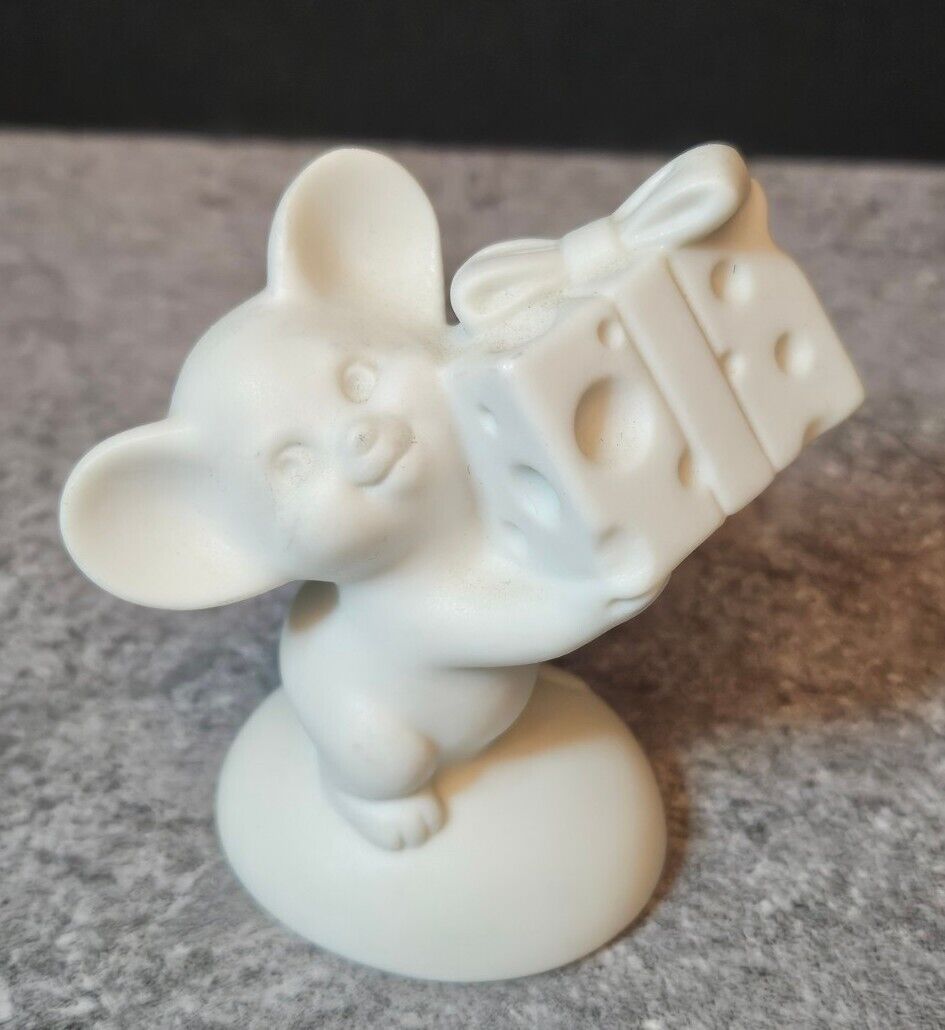 Vintage Hallmark fine bisque porcelain white mouse with cheese Present 