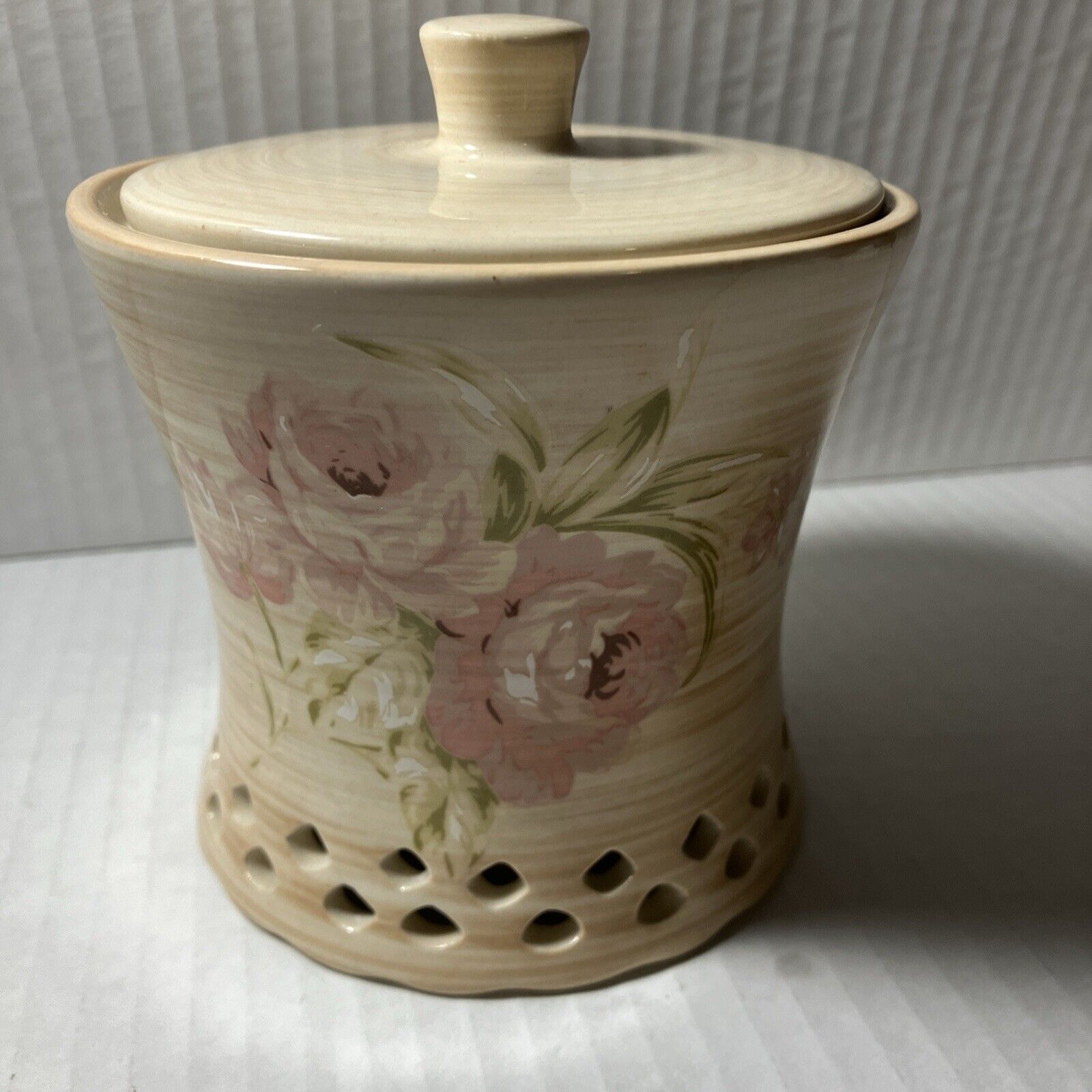 Laura Ashley Vintage Vanity Container With Pink Roses Mint Condition