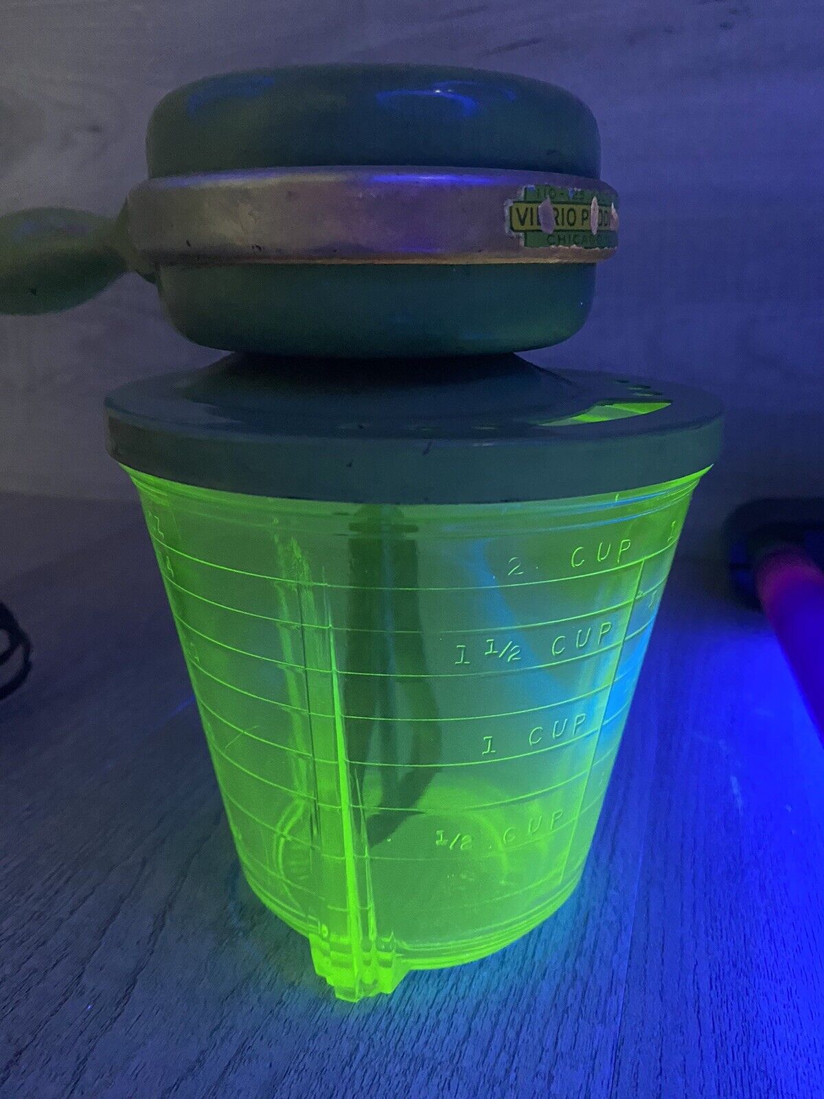 Vintage 1920s Vidrio Products Uranium Glass 2 Cup Electric Food Mixer Works