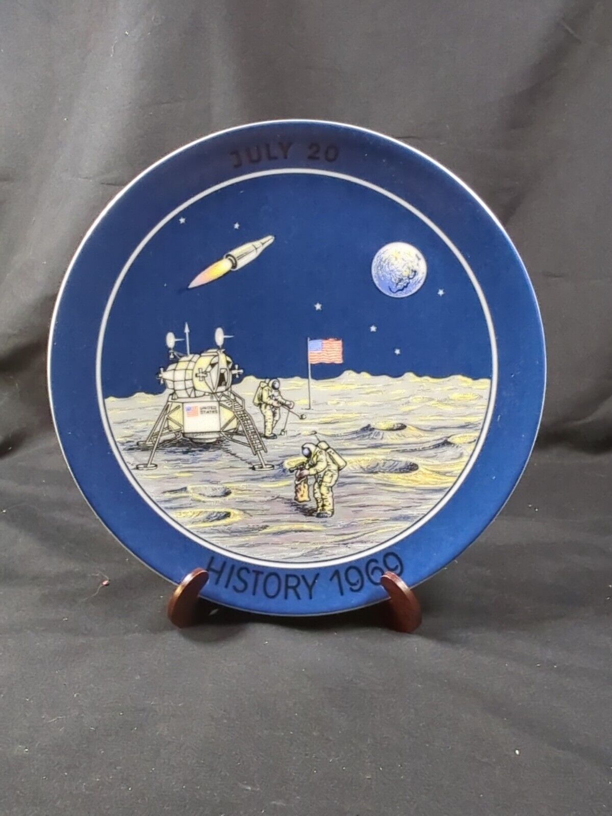 Historical event Plate 1969 Seven Seas Traders Moon landing 1st edition rare