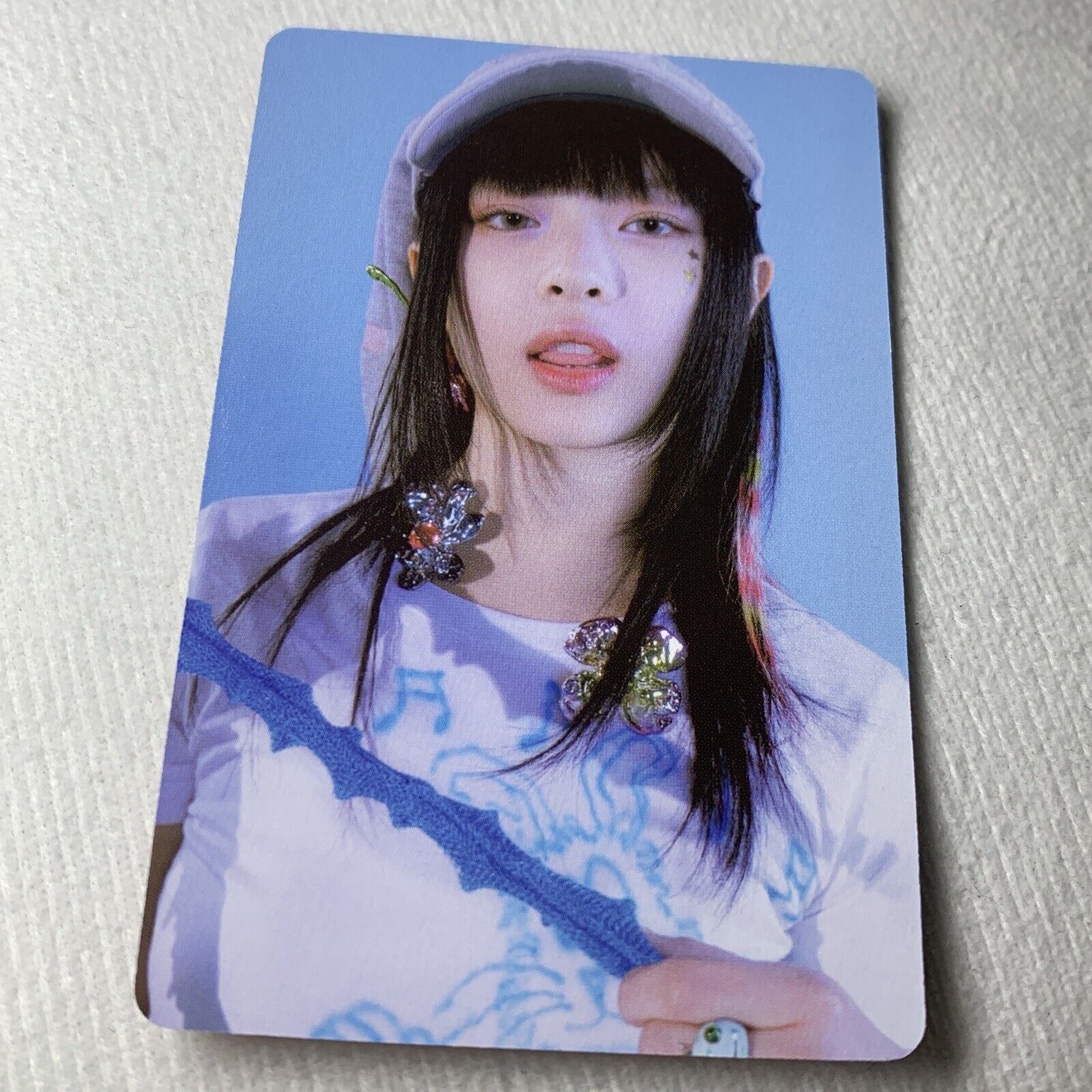 Hanni NEWJEANS OMG Celeb Photo And Daily Life Photo Edition Photocard Hat 2