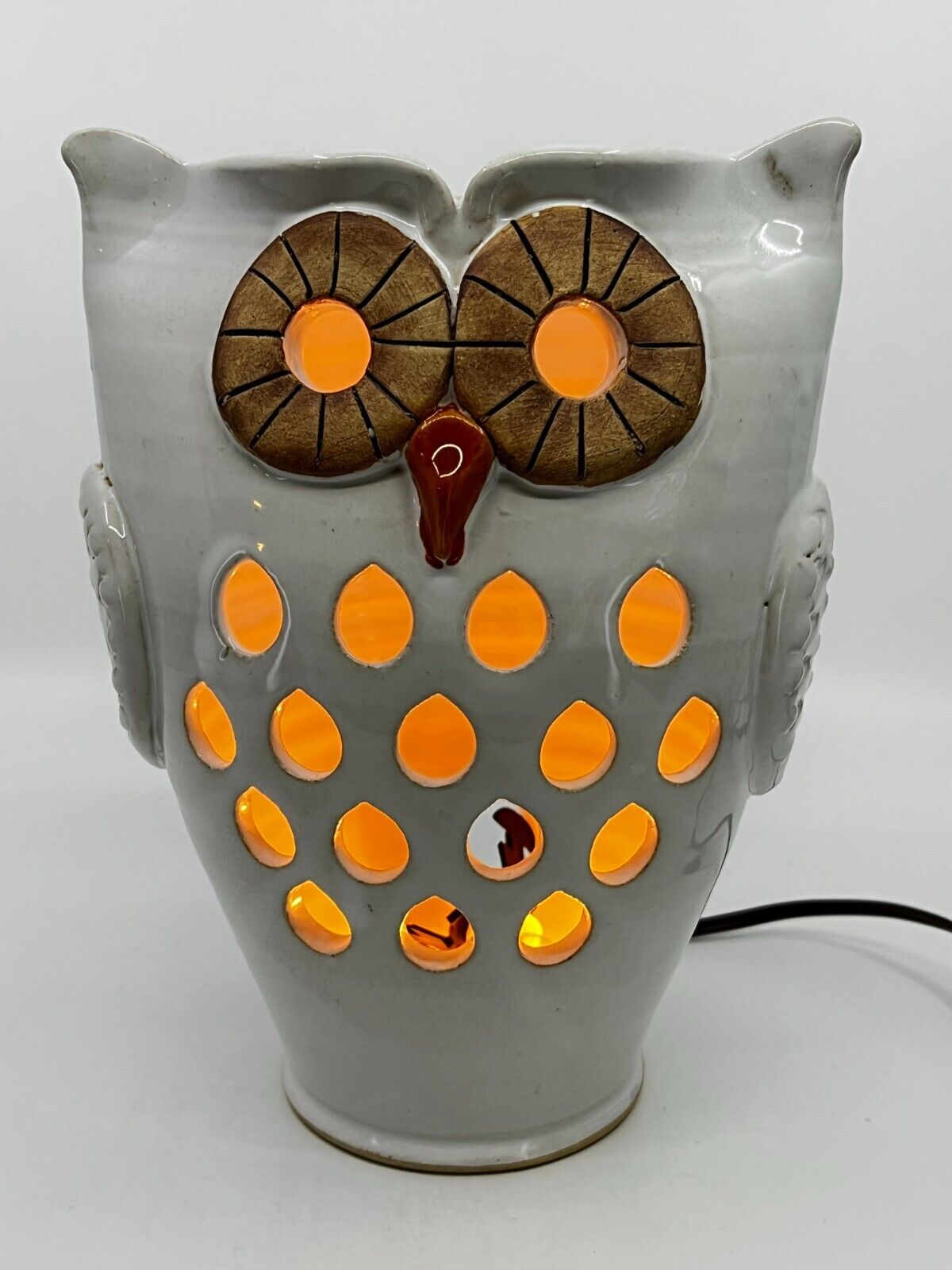 NWOT Ceramic light up owl lamp table lamp McNeill's Studios