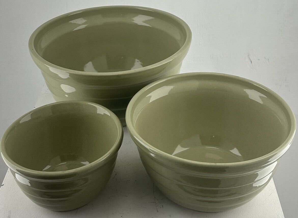Vintage Monmouth Pottery Beehive Mixing Bowl 3 Piece Set USA