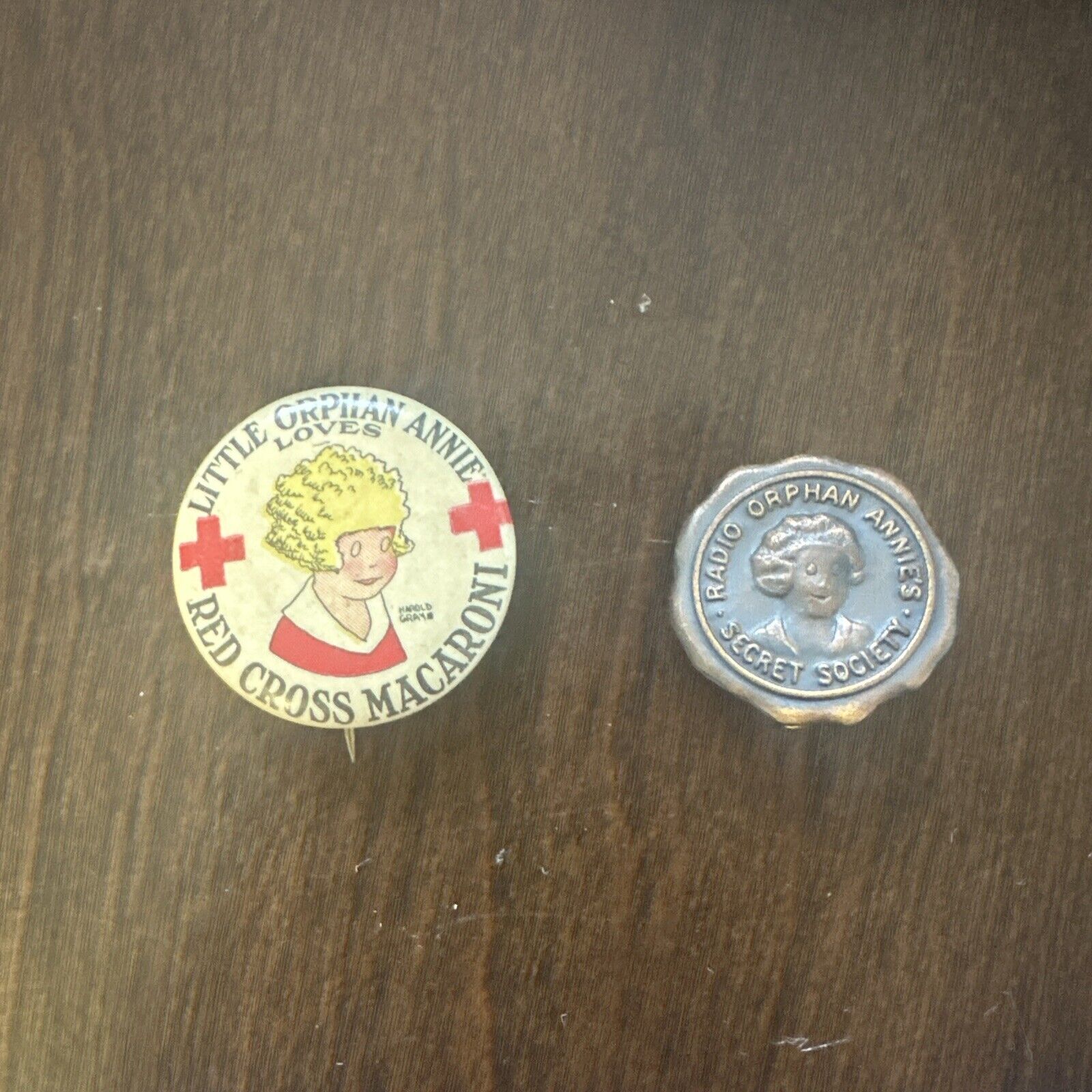 LITTLE ORPHAN ANNIE PINS Buttons Secret Society, Red Cross Macaroni