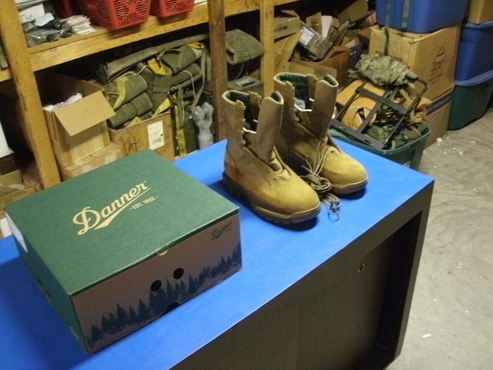US ARMY DANNER BOOTS SIZE 9 R TFX 8 COYOTE 1200G GORTEX COLD WEATHER