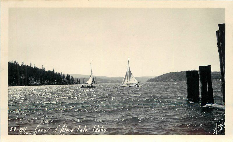 Coeur D\' Alene Idaho 1930s Sailboats Leo\'s Studios RPPC real photo postcard 7933
