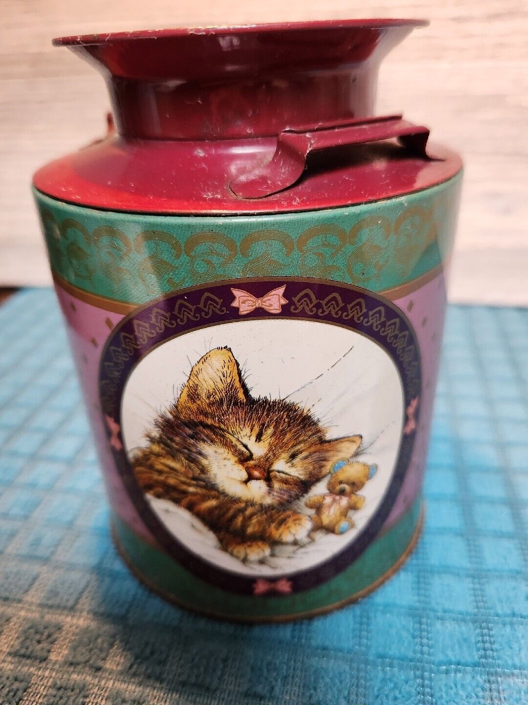 Vintage TIN ADORABLE Kitty Cat Snuggles 1993