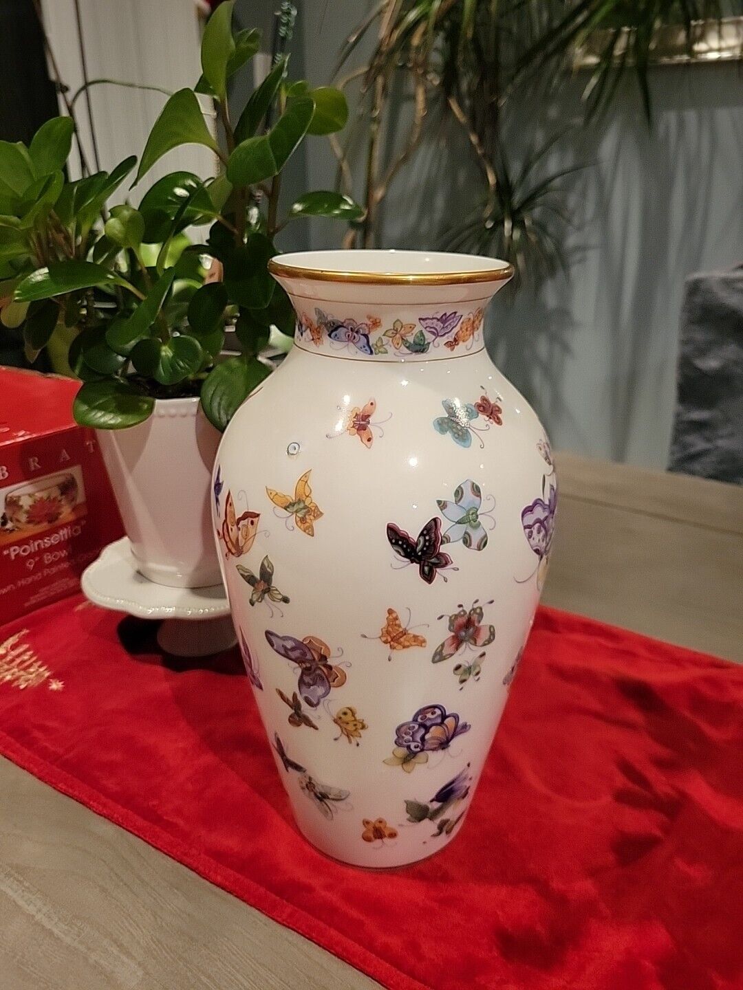 MEI-lin Li  The Vase of a Hundred Butterflies   by Franklin Mint 1987 12 Inch