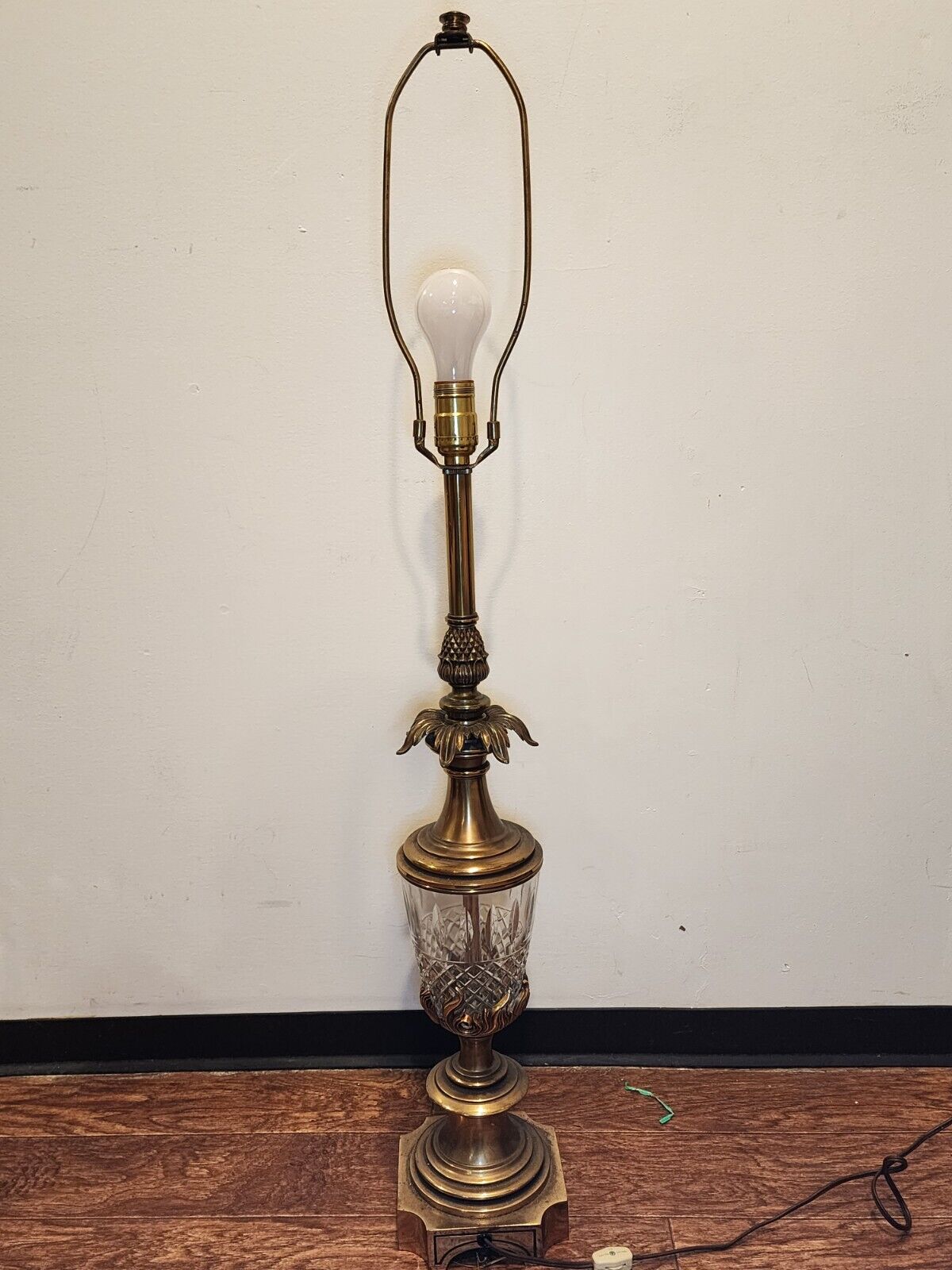 STIFFEL Tall Hollywood Regency Lamp Brass Flame Motif, Glass Ornament NICE