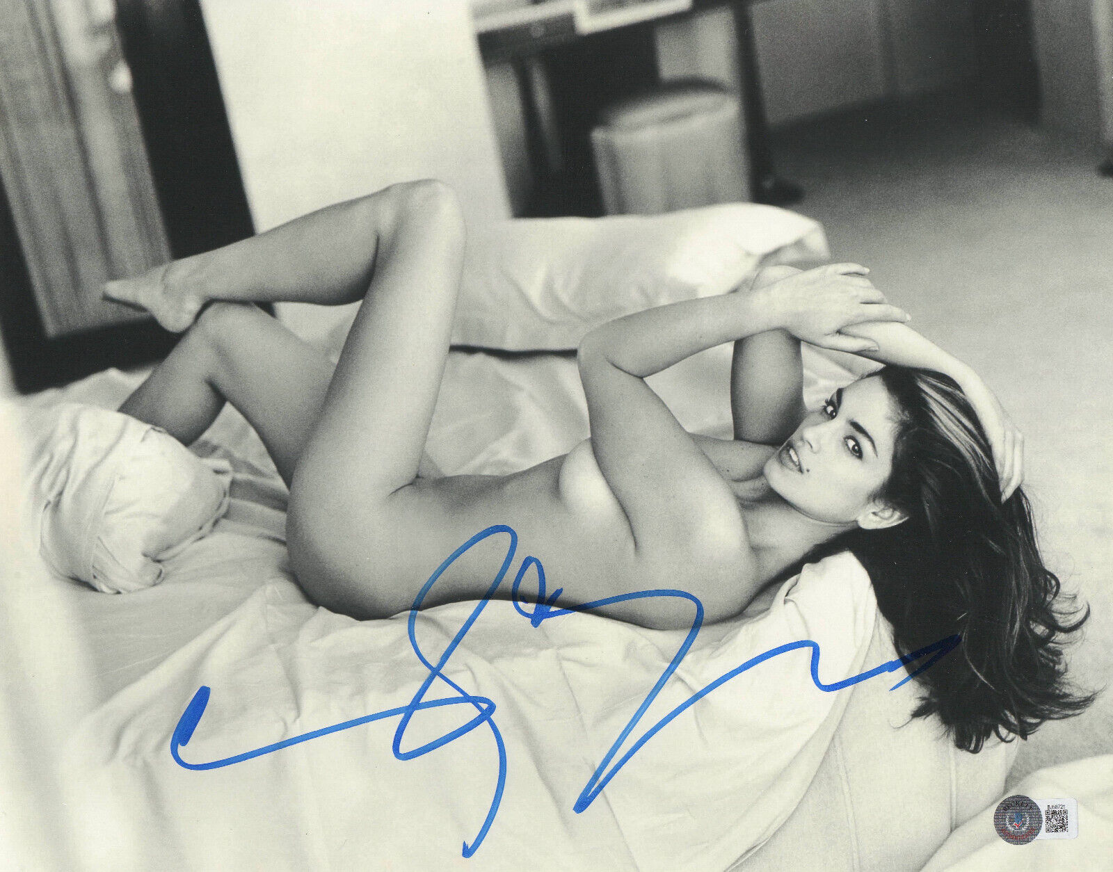 HOT SEXY CINDY CRAWFORD SIGNED 11X14 PHOTO AUTHENTIC AUTOGRAPH BAS BECKETT COA