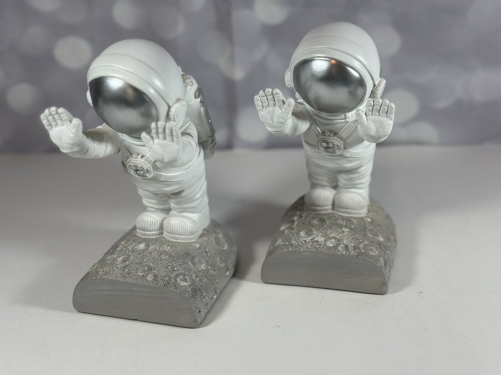 Astronaut Bookends - Book Ends to Hold Books - Space Decor Bookends for Kids Roo
