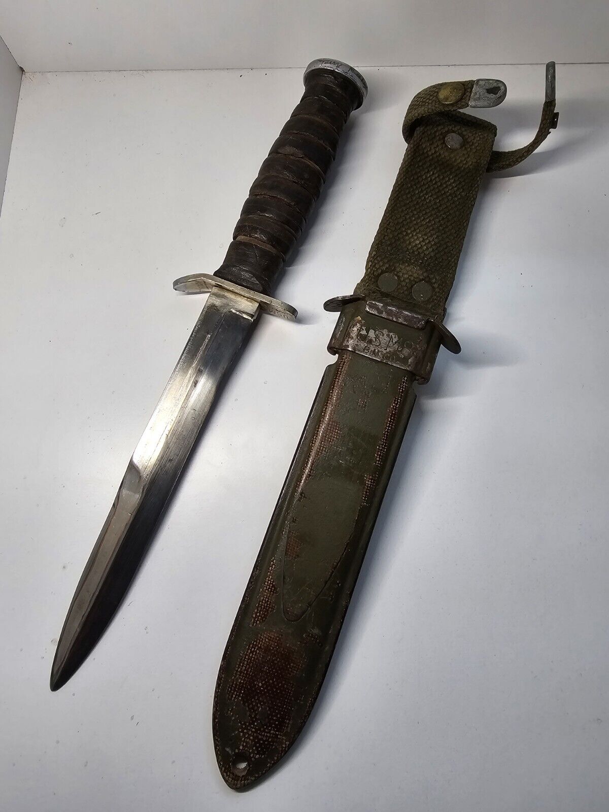 WWII US-M3 FIGHTING KNIFE BY IMPERIAL WITH M8-SCABBARD 1944