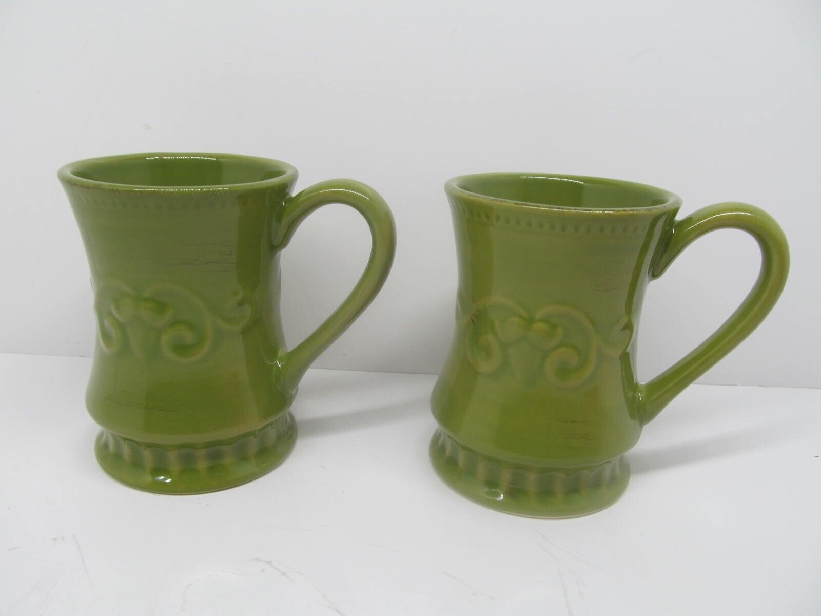 Demdaco Sapore 2004 Deb Hrabik Set Of 2 Hand Painted Green Mugs EUC