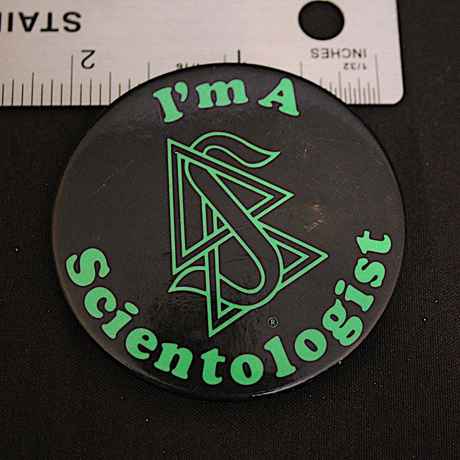 L Ron Hubbard  I\'m A Scientologist Vintage Pinback Button