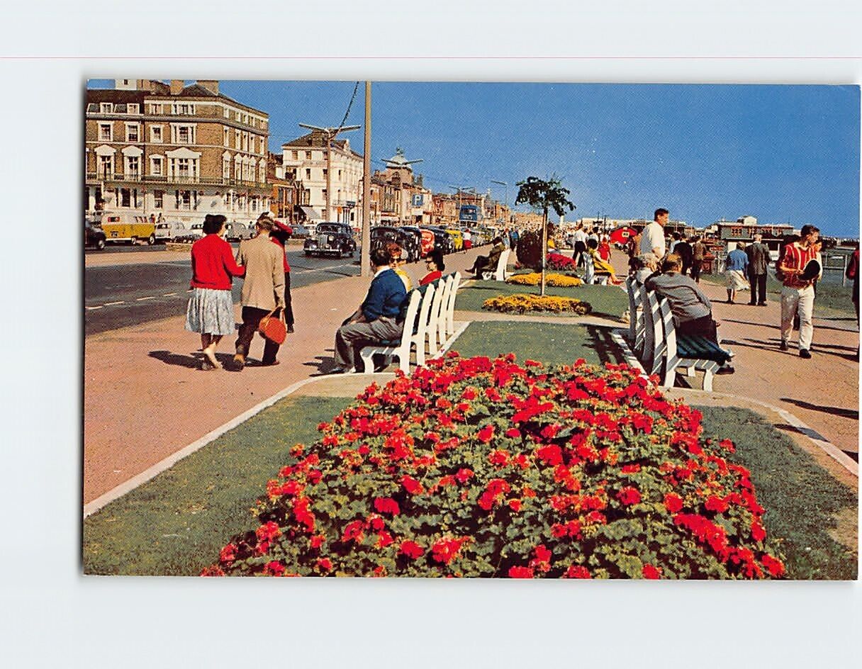 Postcard The Parade Great Yarmouth England