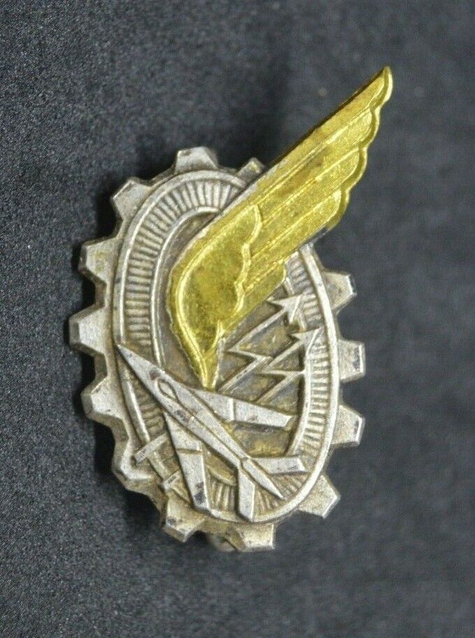 L’école des Mécaniciens de l’Armée de l’Air French Military enamel badge Drago