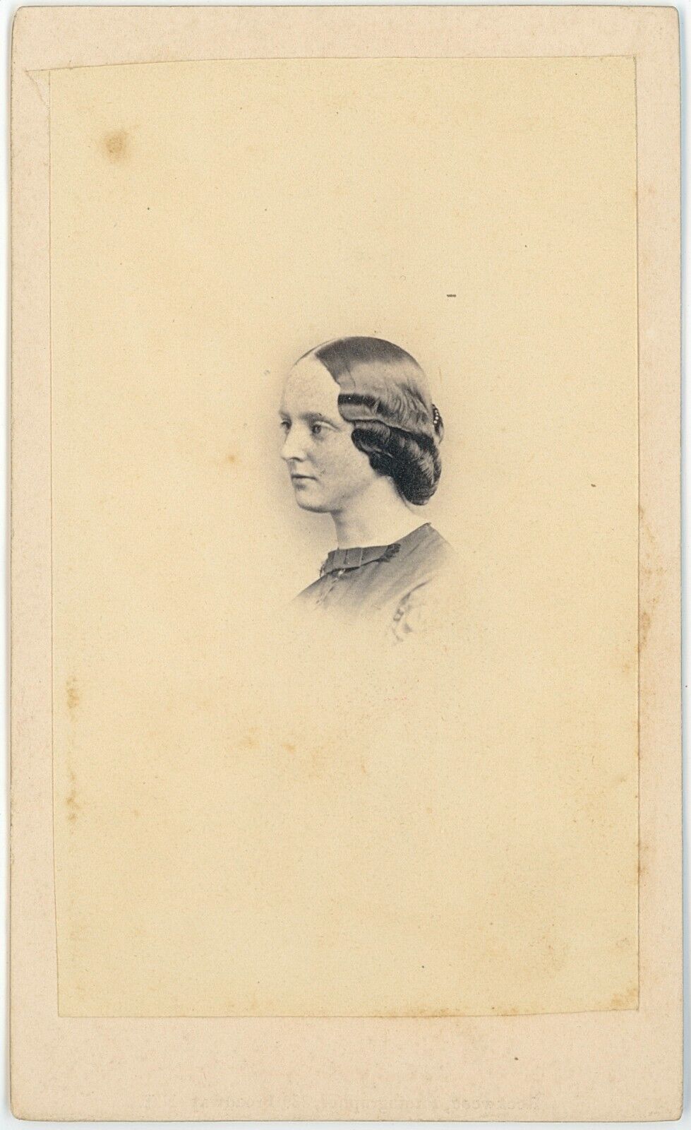 Profile View Pretty Young Lady Vignette New York 1860s CDV Carte de Visite X803