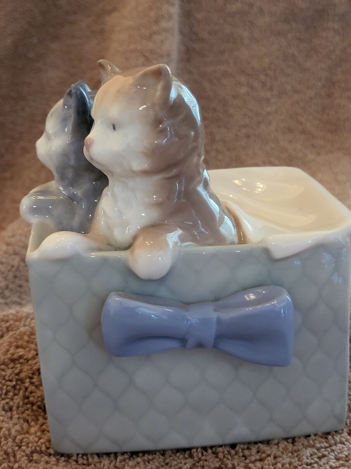 NAO by Lladro Made in Spain. Kittens in a Gift Box