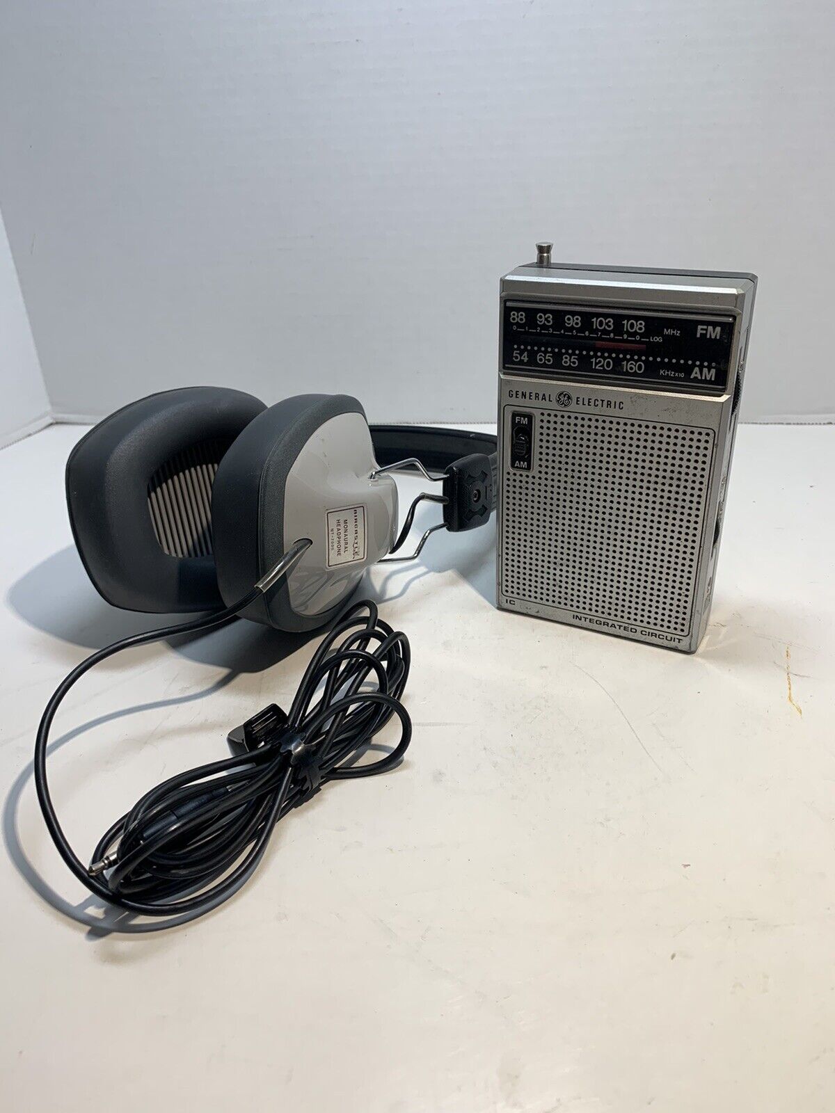 Vintage | General Electric | Model 7-2582D | Aircastle Headphones | MT-7000