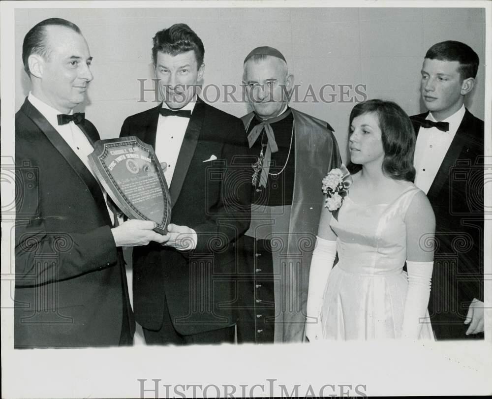 1966 Press Photo Carroll Club officers present award to Seattle Youth Symphony