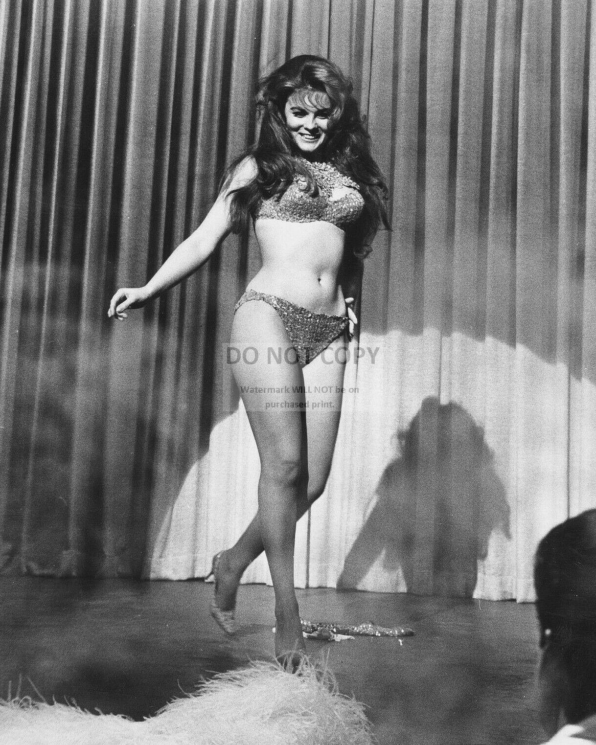 ACTRESS ANN-MARGRET PIN UP - 8X10 PUBLICITY PHOTO (SP124)