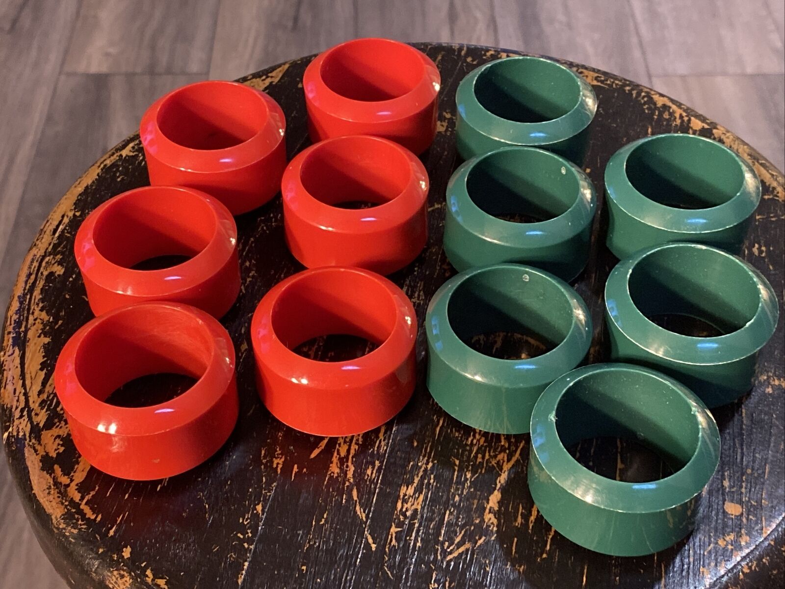 Vintage Red & Green   Plastic Napkin Rings Set of 12 Holiday Christmas EUC
