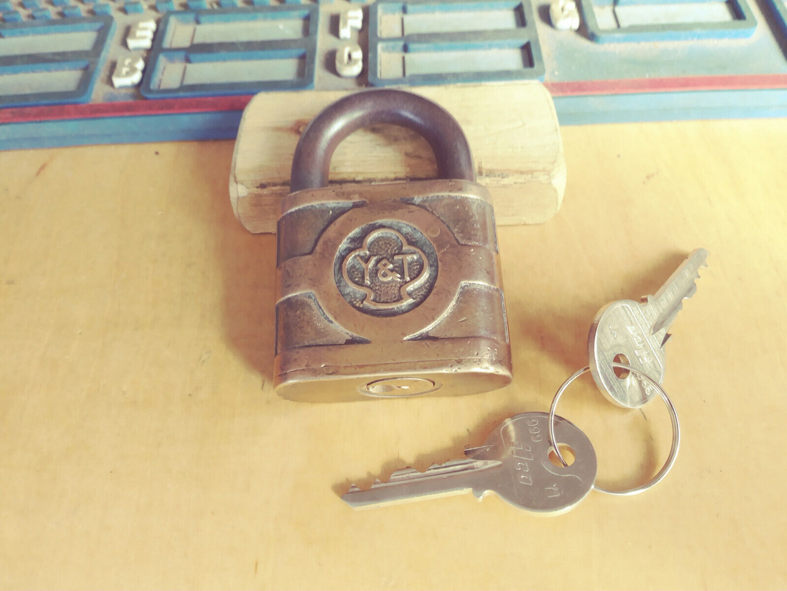 antique/vintage 850 yale padlock pre 29\