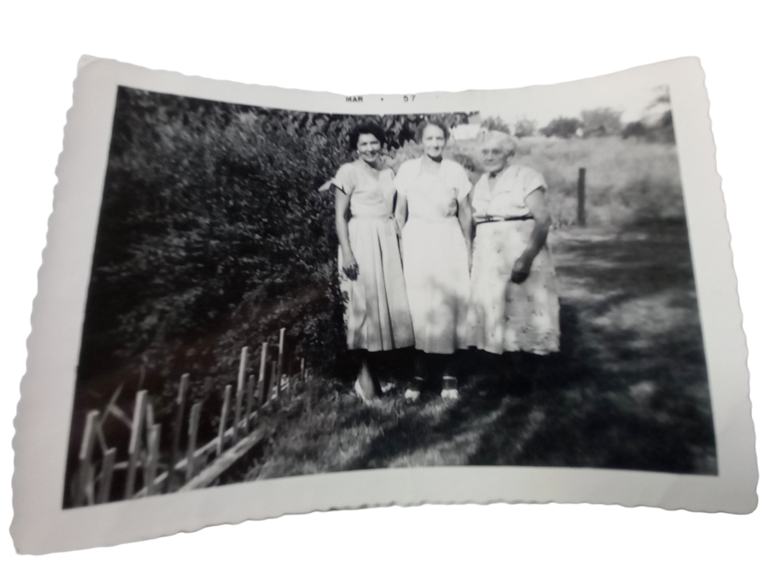 Vintage 1950\'s B&W Photo 3 Women Grandmother Mother Daughter Fence 5\