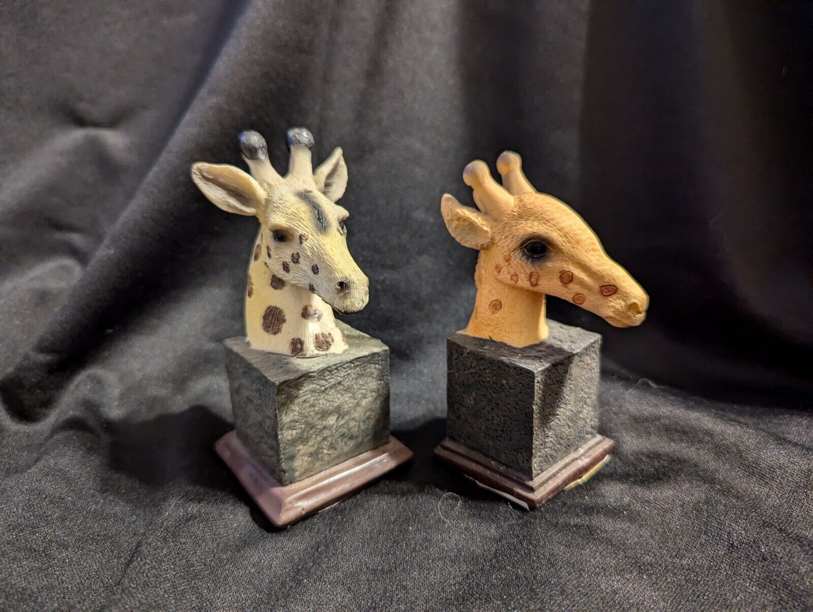 Lot of 2 - Greenbrier Giraffe Head Statuettes, Home Decor - PRE-OWNED 