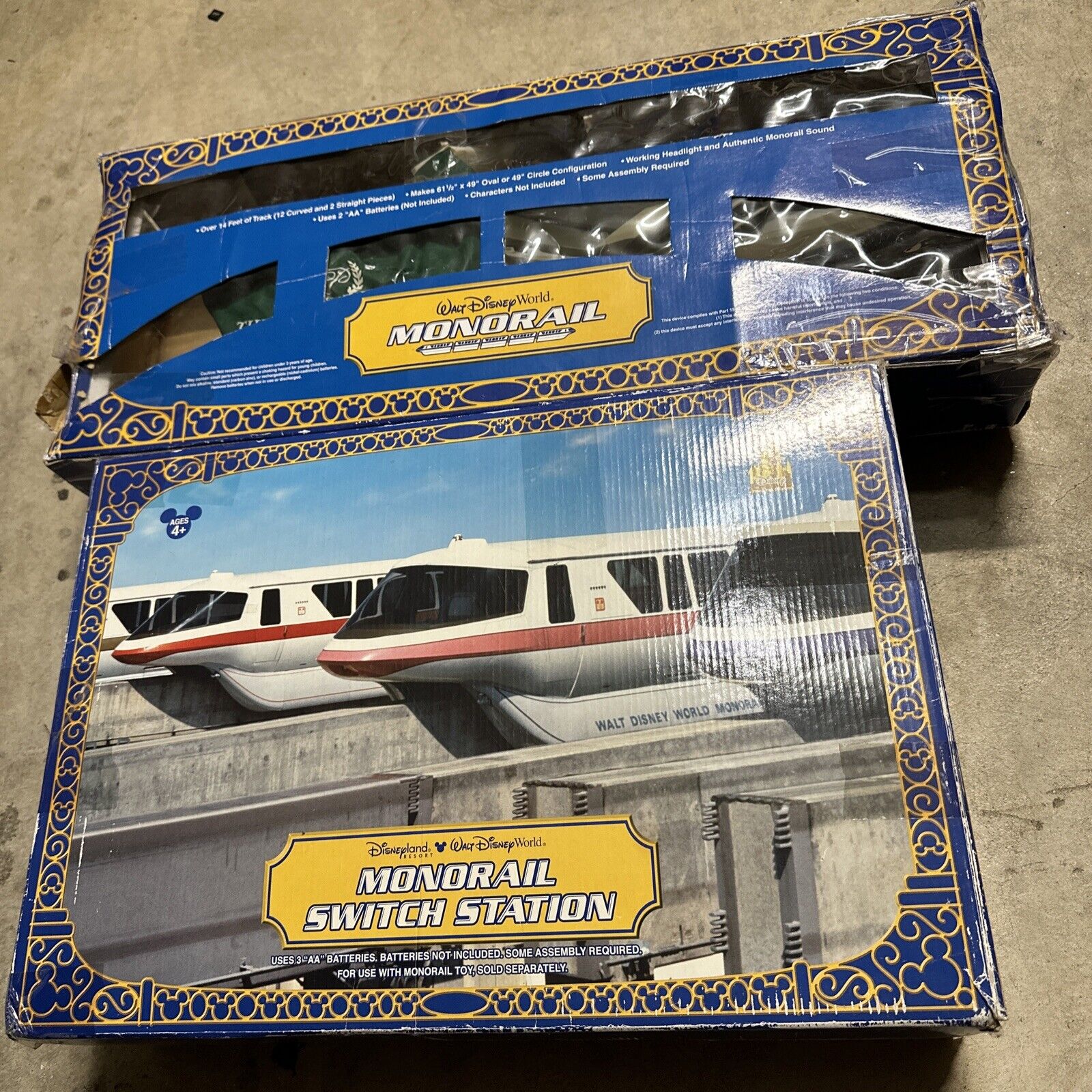 Vtg  WALT DISNEY WORLD THEME PARKS MONORAIL PLAYSET SWITCH STATION And Monorail