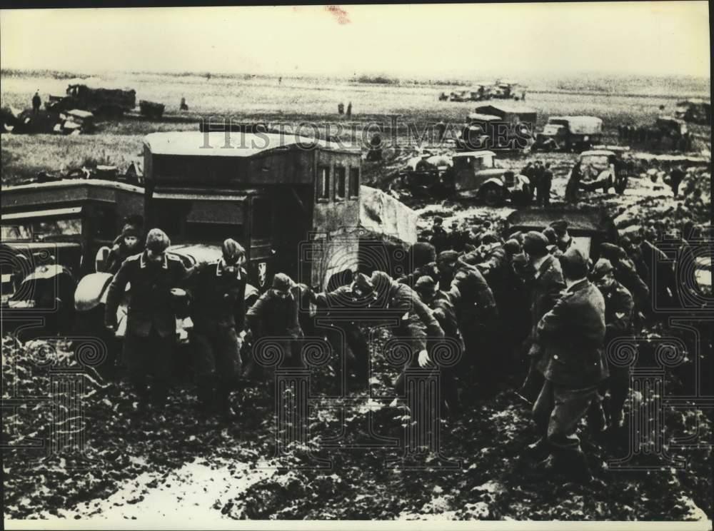 1942 Press Photo German Troops on Eastern Soviet Union Front - mjx81779