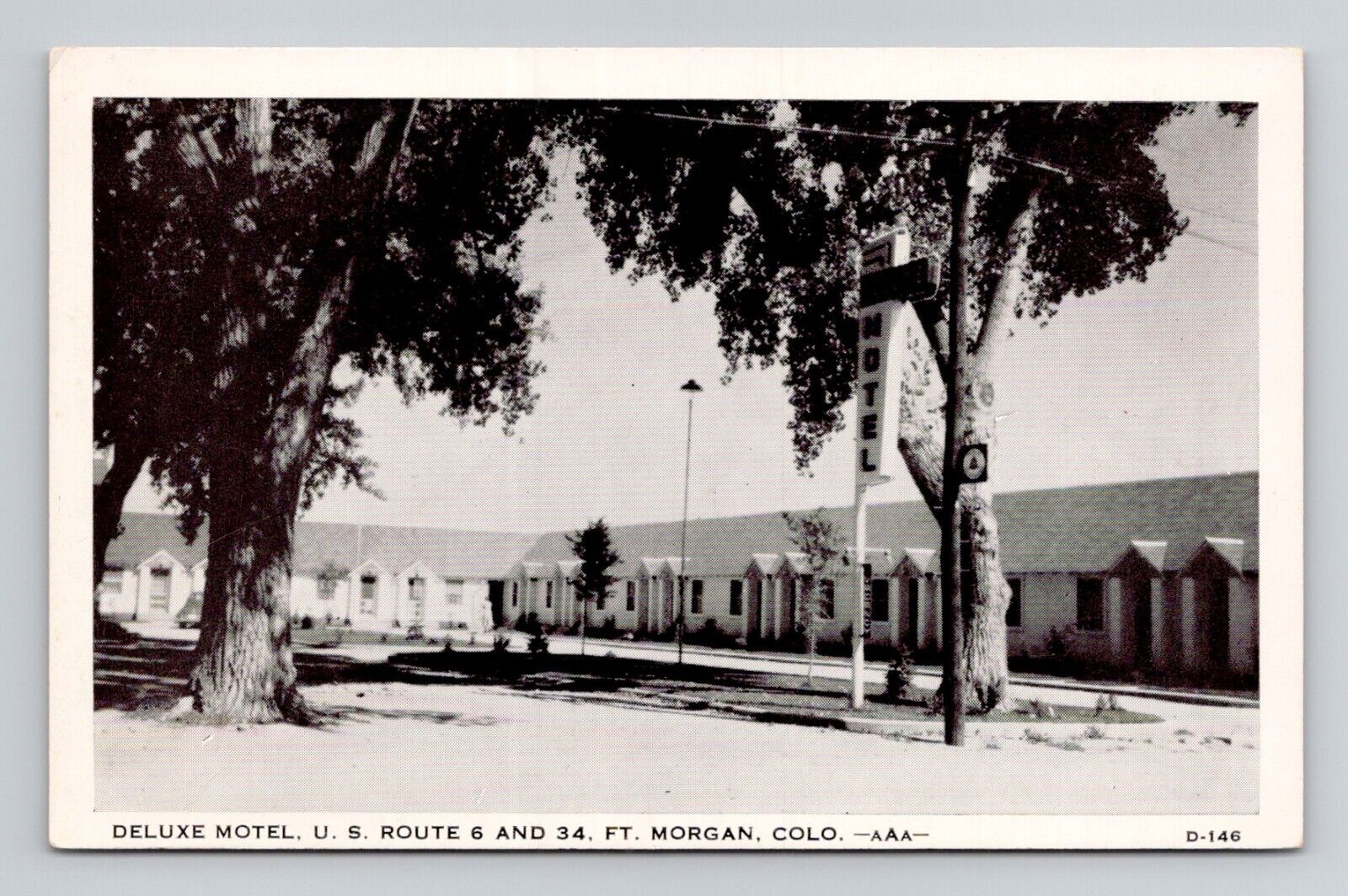 Postcard Deluxe Motel Ft Morgan Colorado CO, Vintage Chrome F11