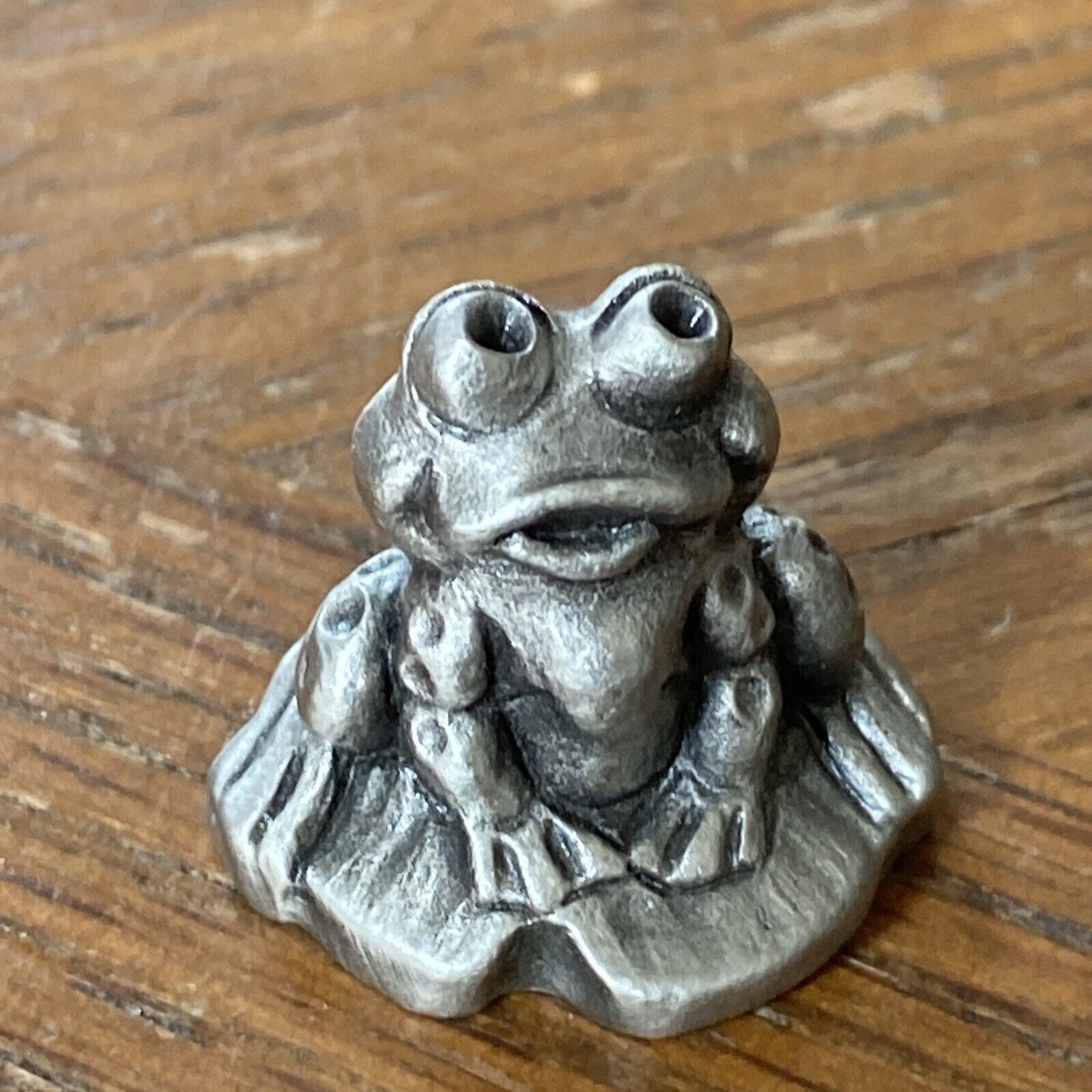 Vtg 1981 Hudson Pewter Frog Sitting On Lily pad 1” Tall