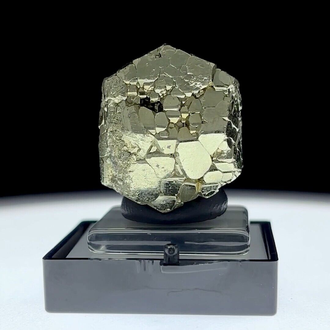 PYRITE: Huanzala Mine, Ancash, Peru - Interesting Dodecahedron Faces - 360 Video