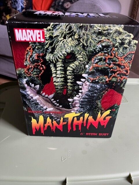 gentle giant marvel universe man-thing 6 inch resin bust