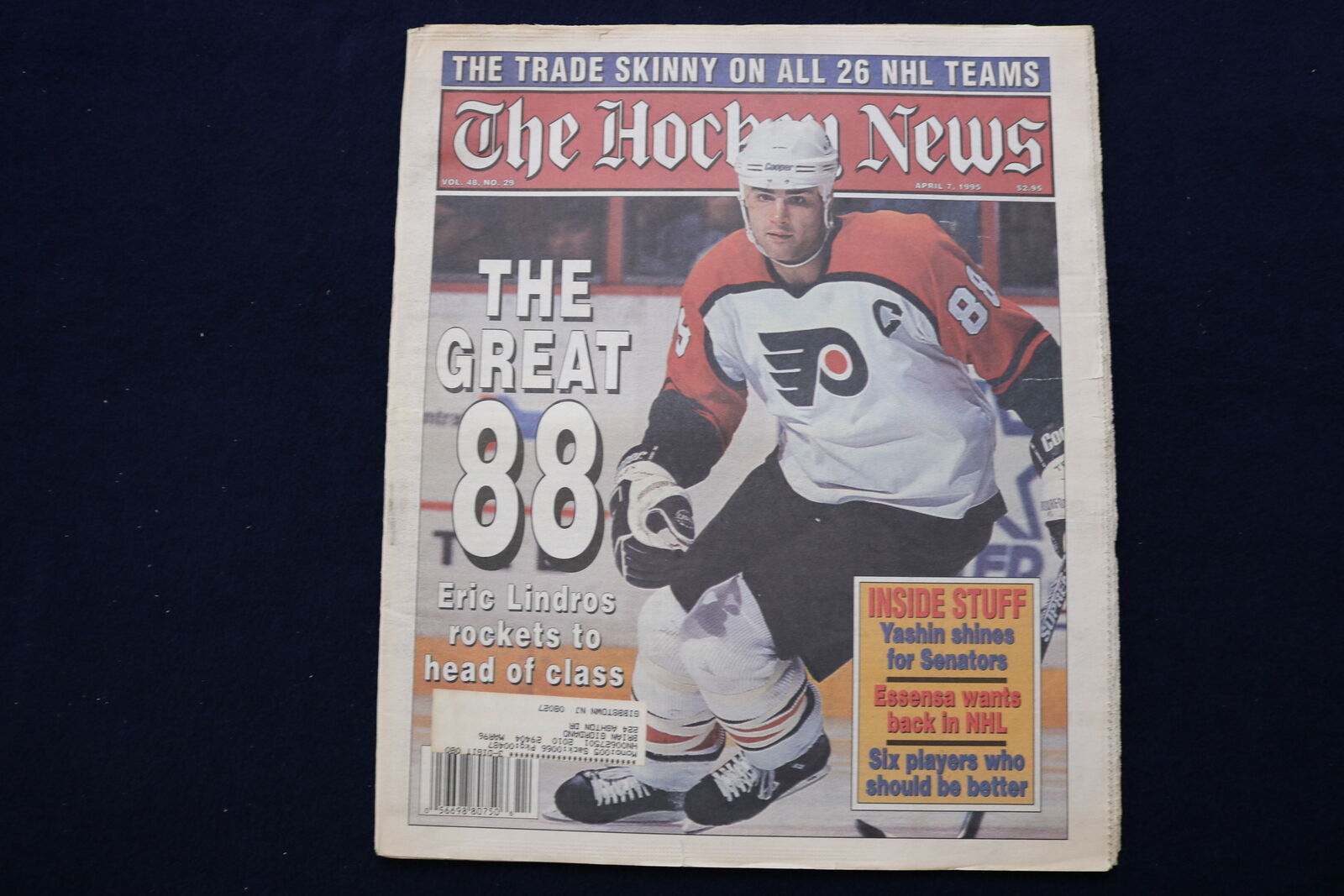 1995 APRIL 7 THE HOCKEY NEWS NEWSPAPER - ERIC LINDROS COVER - NP 8740