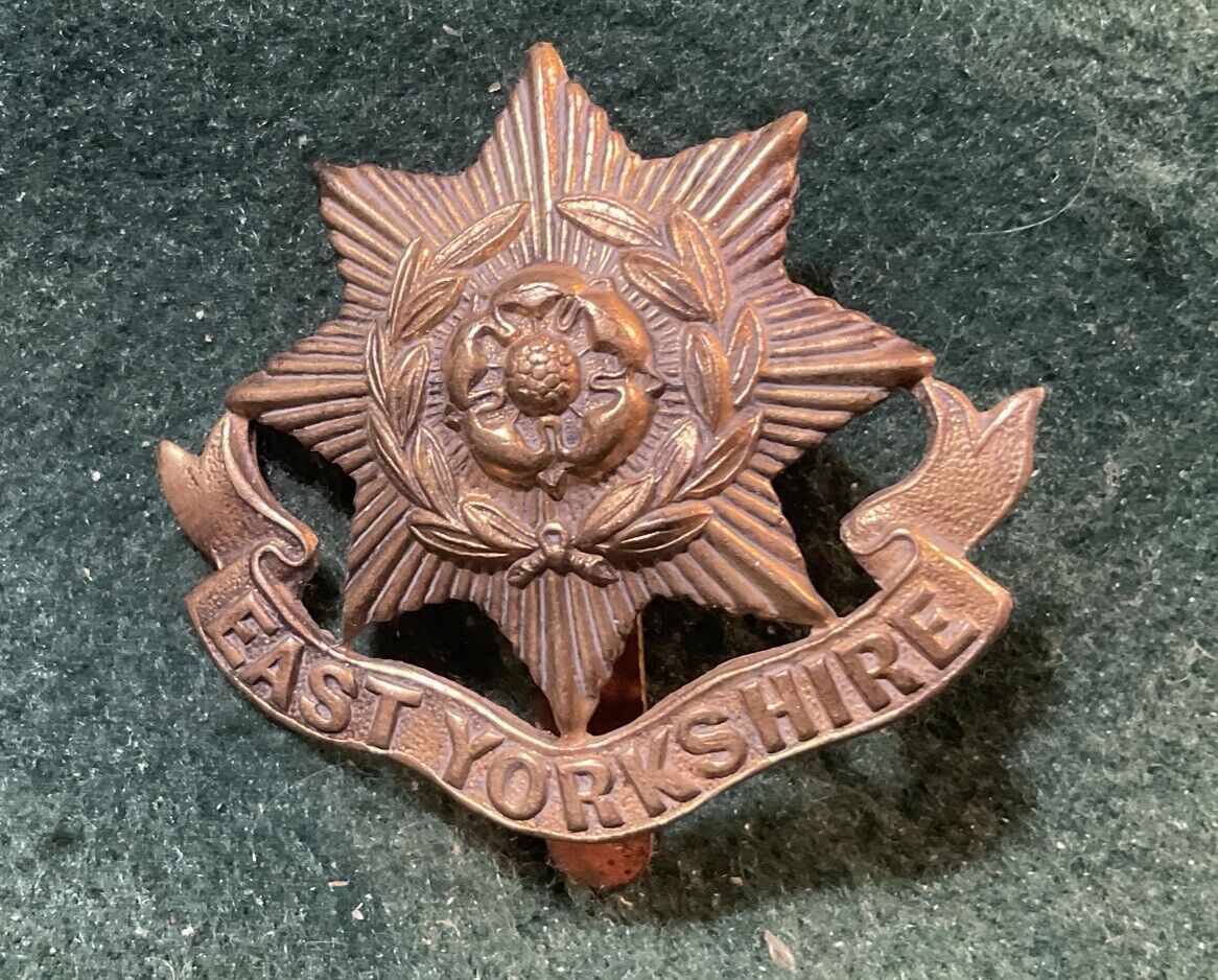 East Yorkshire Regiment British Army Cap Badge N34