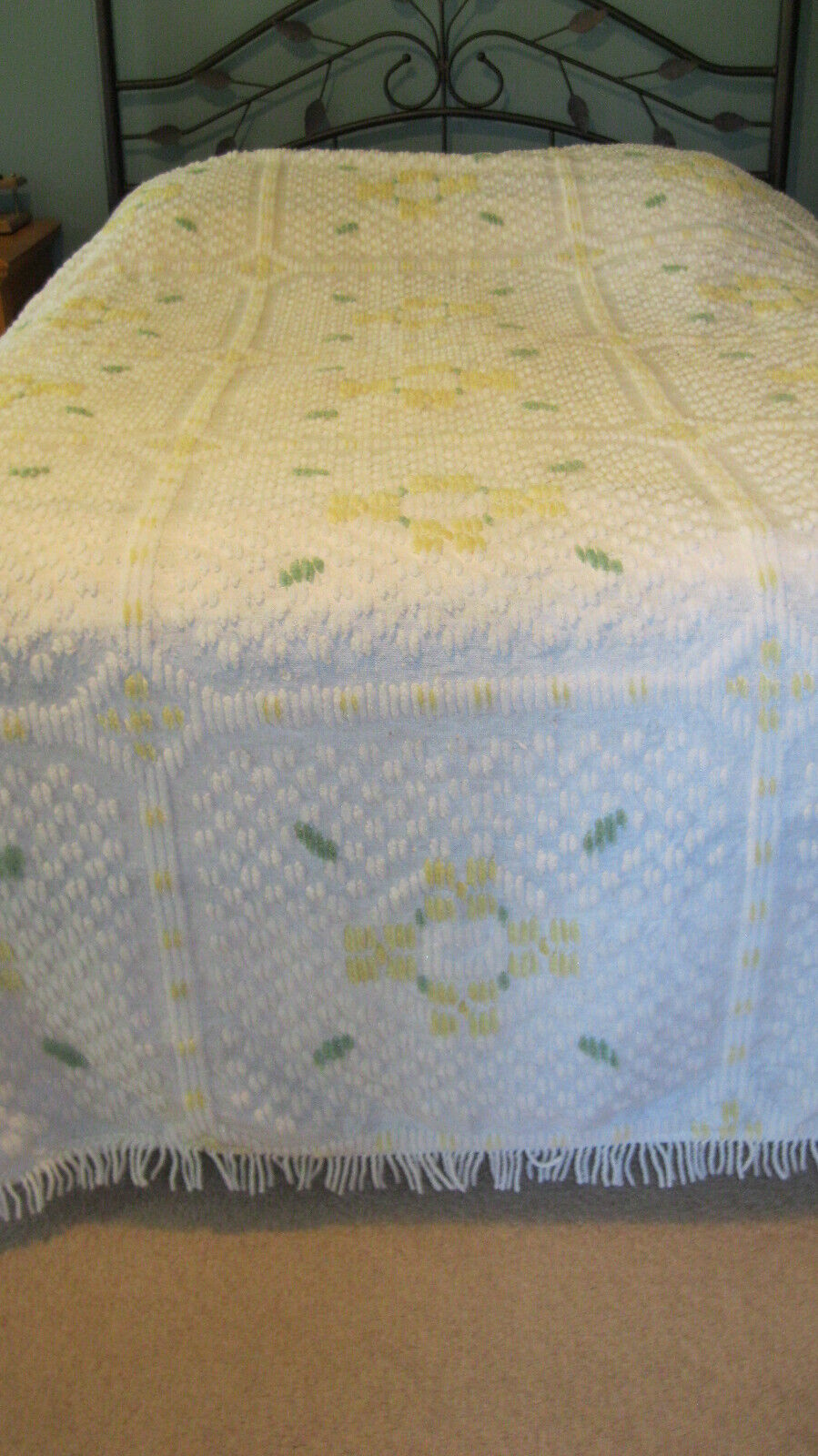 VINTAGE POLYESTER CHENILLE BEDSPREAD FRINGE YELLOW FLOWERS  - GOOD