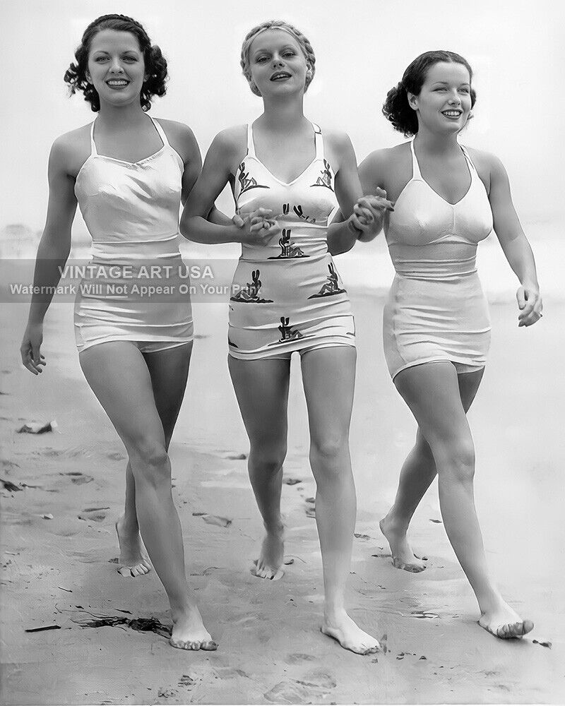 1930s Starlets in Bathing Suits Photo - Carol Hughes, Marie Wilson, June Travis