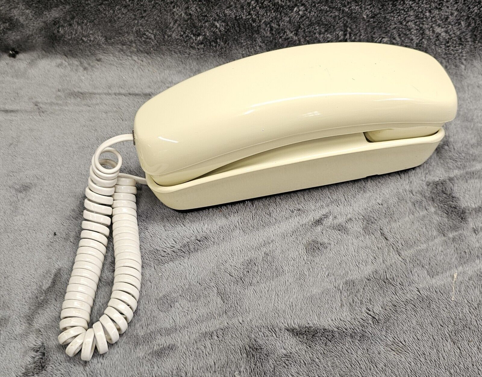 Vintage Conair Phone Slimline Telephone SW202 Push Button Wall Desk  Off White 