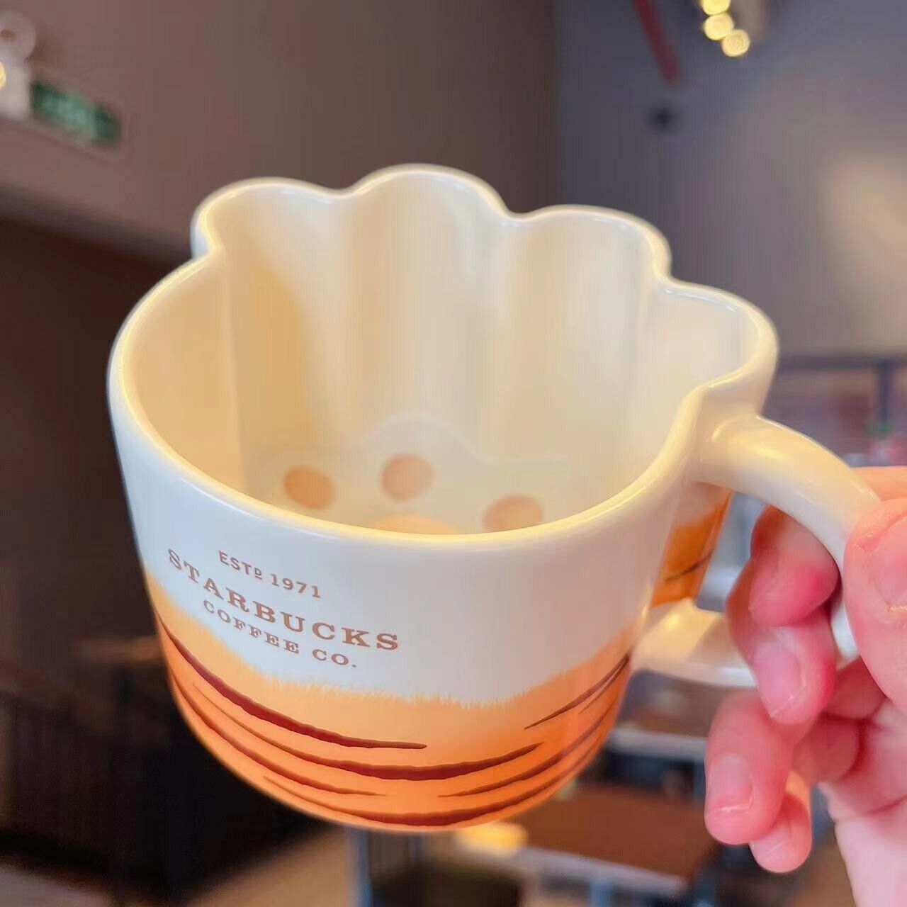 New 2022 China Tiger Year Starbucks 12oz Cute Tiger Palm Ceramic Mug