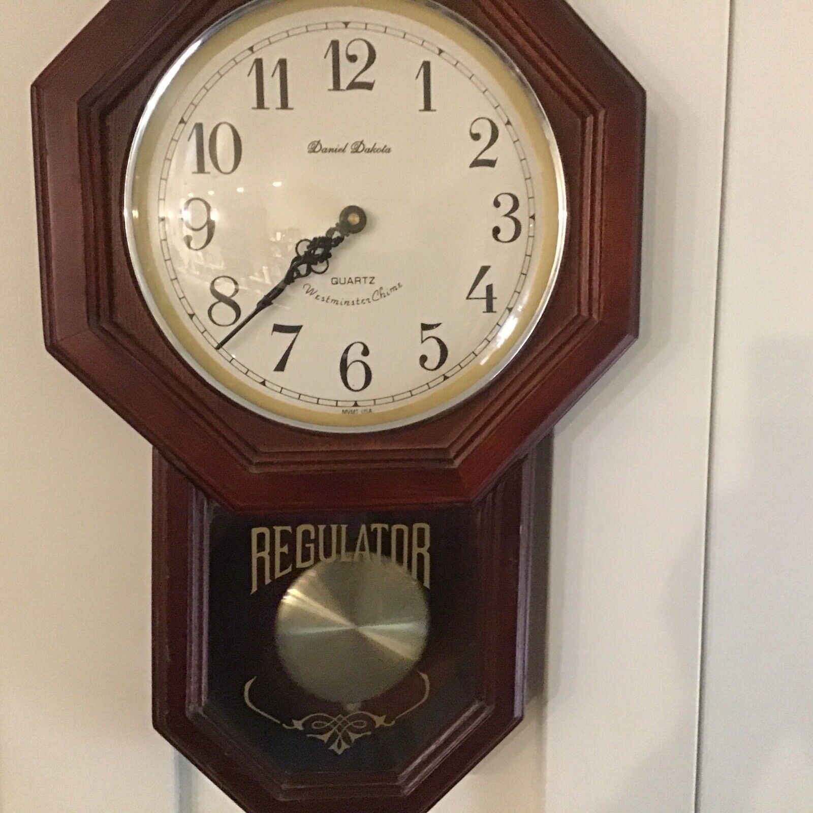 Daniel Dakota Quartz Westminster Chime Pendulum Wood Wall Clock TESTED, WORKING