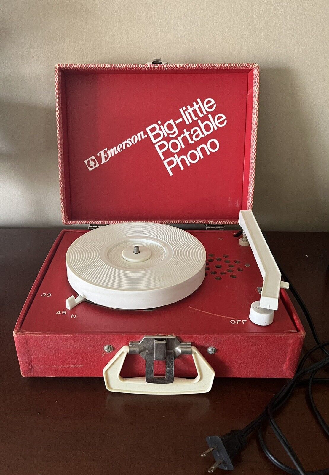Vintage 1950\'s Emerson Big-Little Portable Phono Record Player