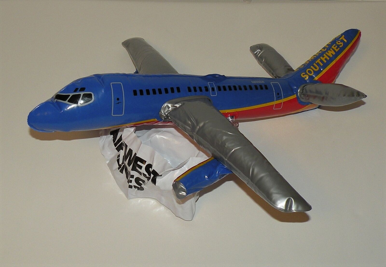 SOUTHWEST AIRLINES Boeing 737 Inflatable Classic hat PROMO Giveaway NIP