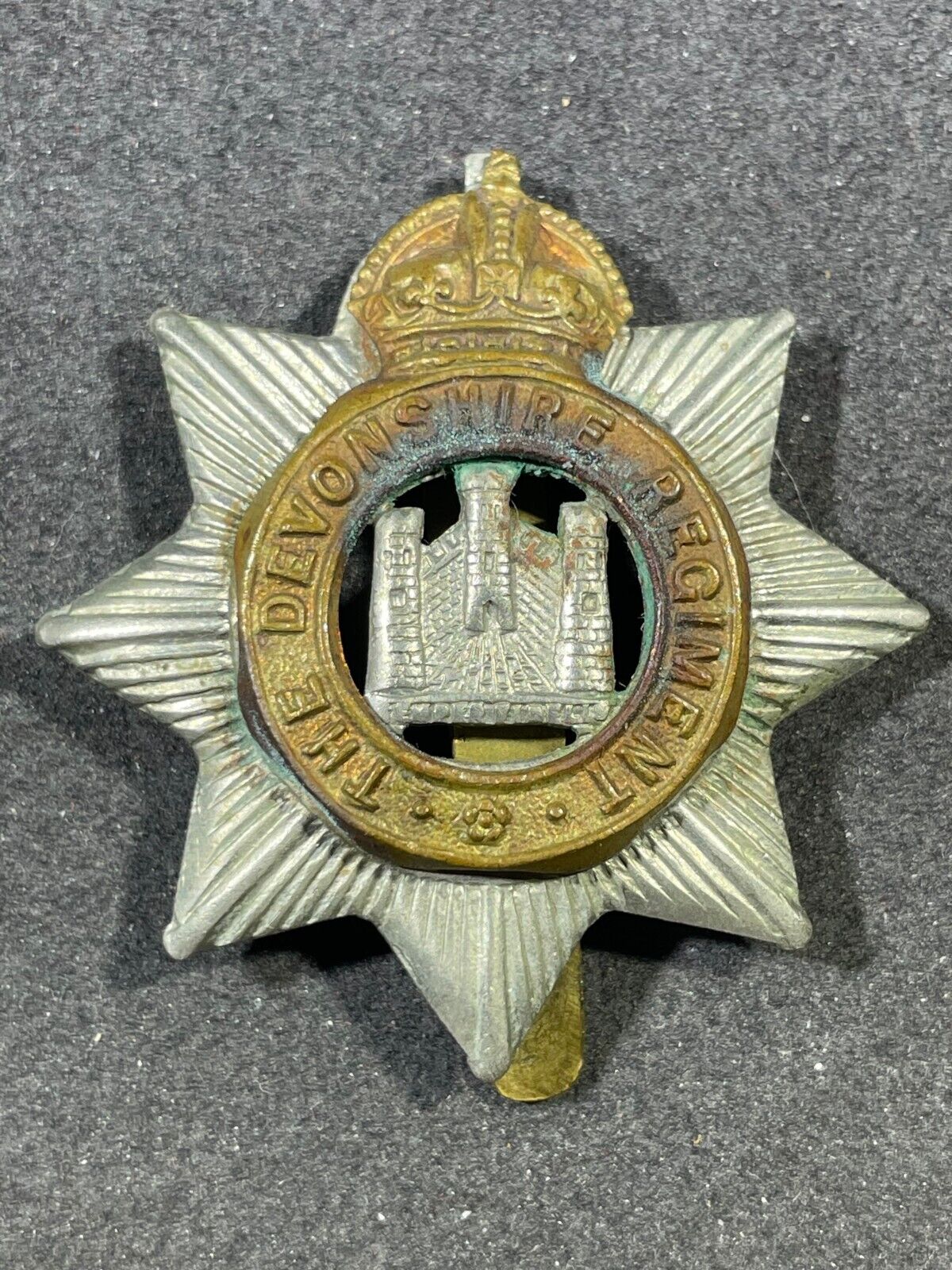 WW2 WWII British English UK Devonshire Regiment Metal Cap Badge Insignia Pin