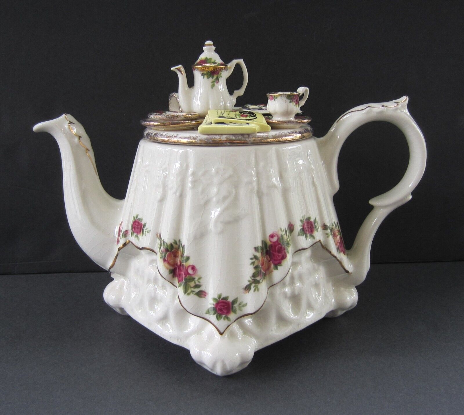 LRG Royal Albert Old Country Roses Paul Cardew Design Artist\'s Palette Teapot