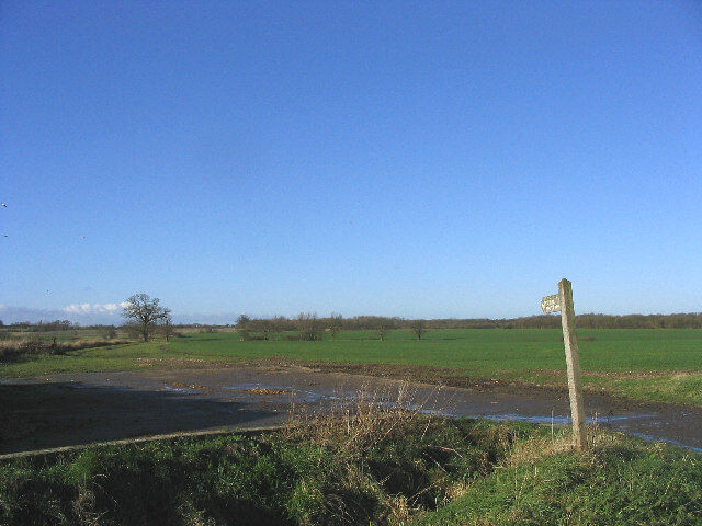 Photo 6x4 Footpath near Roxwell, Essex Pepper's Green Footpath runs west  c2006