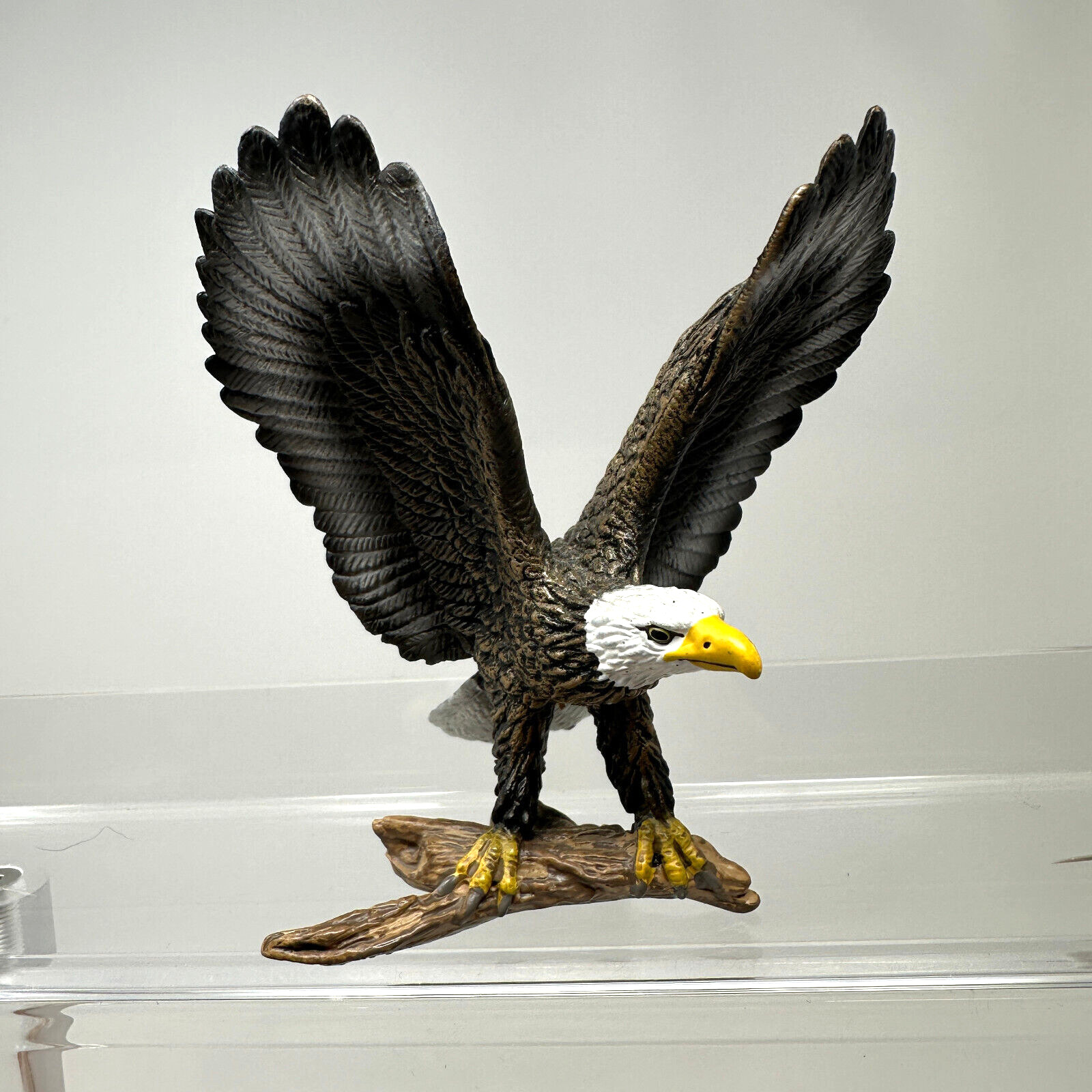 Schleich 14634 LANDING BALD EAGLE Wings Spread Retired Animal figure 2010