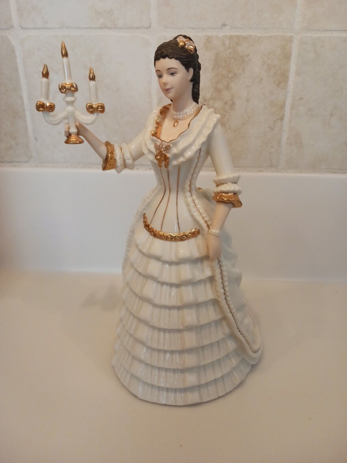 2000 Ivory Classic Lenox Light of Christmas Figurine Limited Edition Please Read