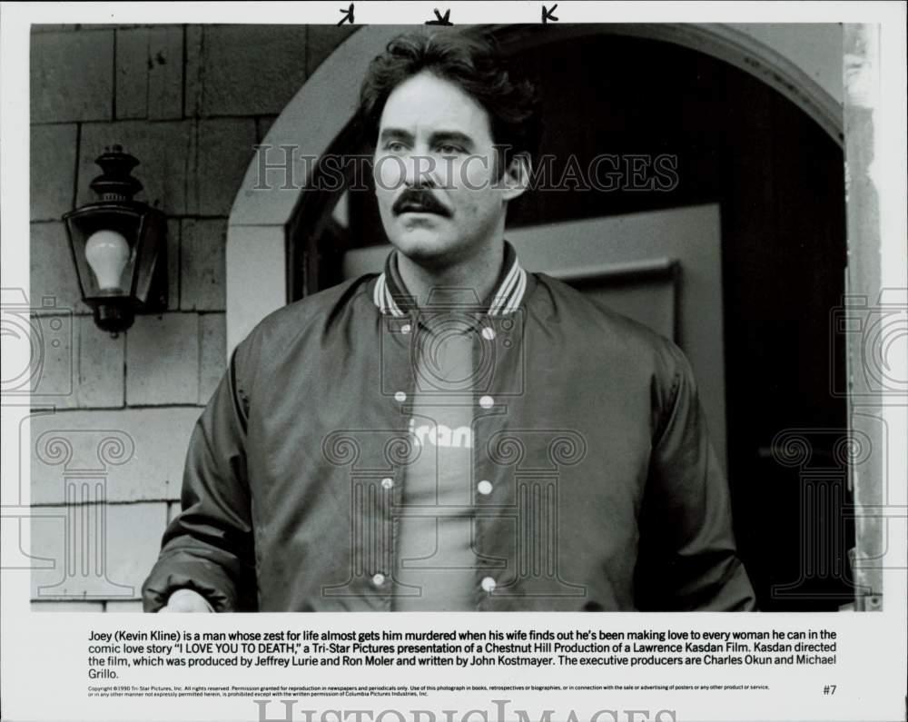 1990 Press Photo Actor Kevin Kline Performs in Film 